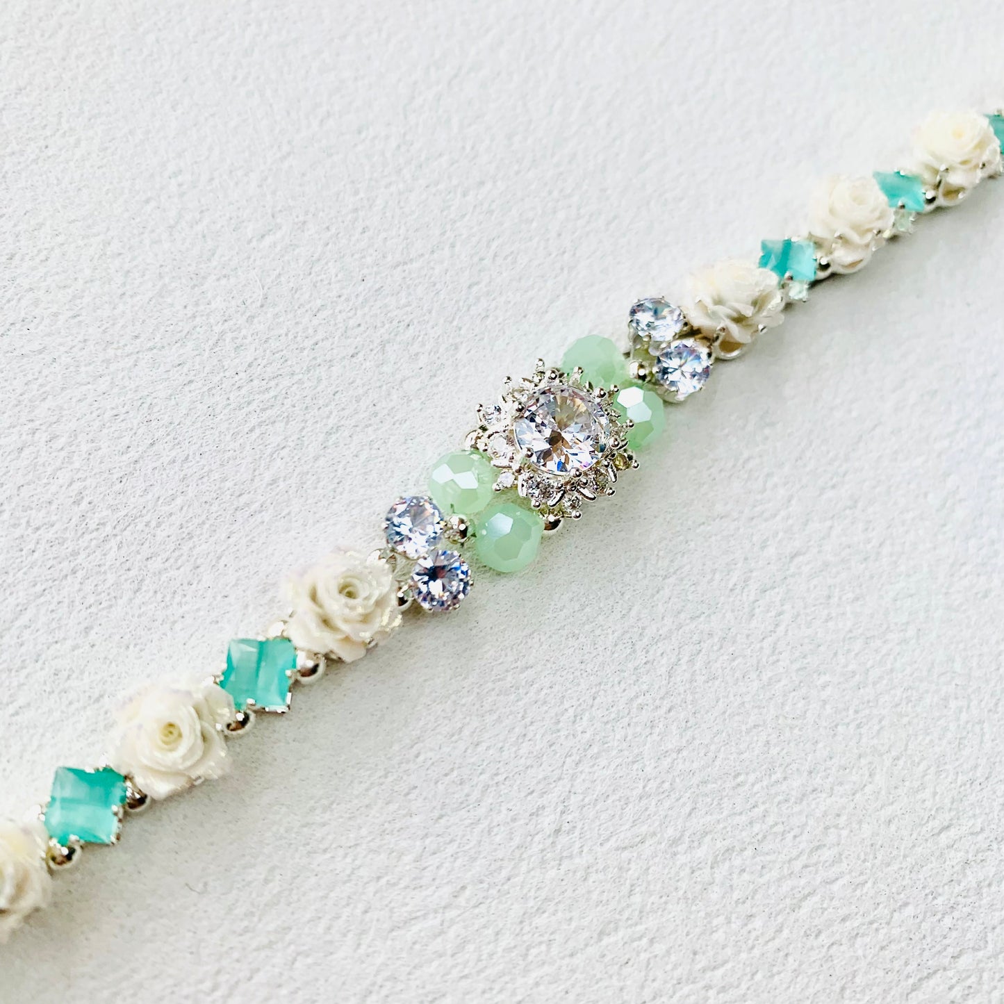 Pulsera de aguamarina y perla hecha a mano