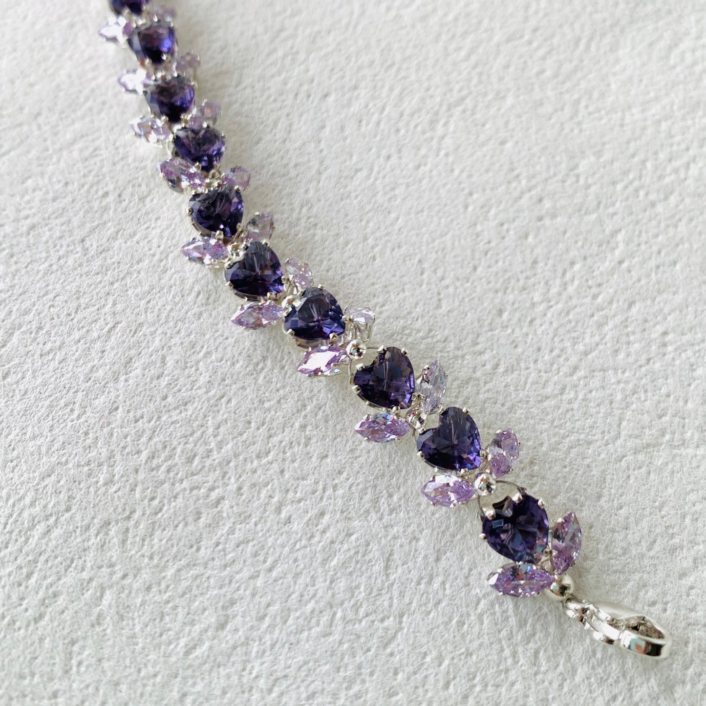 Handgefertigtes Perlen- und Aquamarinarmband