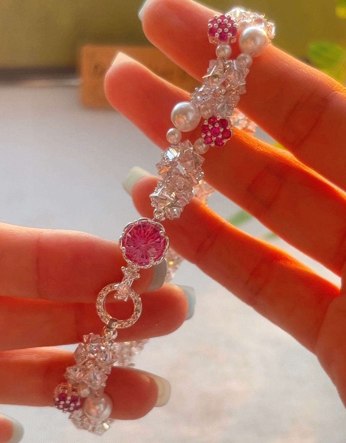 Handgefertigtes Perlen- und Aquamarinarmband