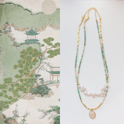 Collar artesanal de oro de 18k con piedra natural verde y perlas