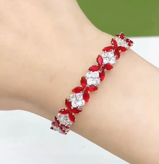 Handgefertigtes Perlen- und Aquamarinarmband