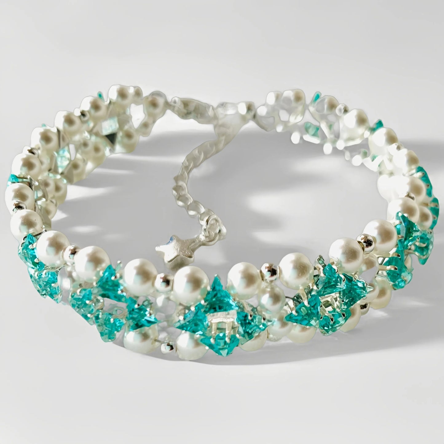 Handgefertigtes Perlen- und Aquamarinarmband