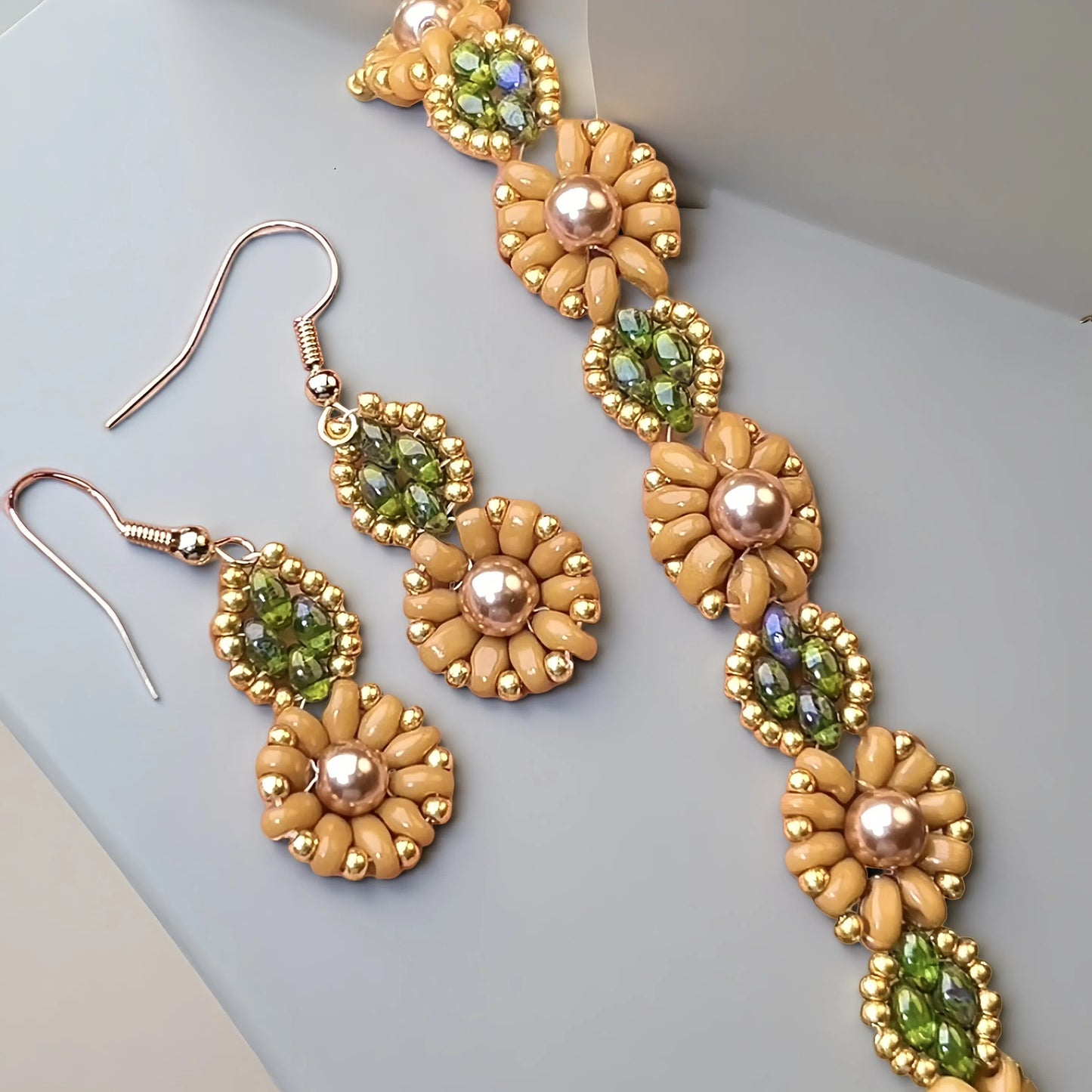 Pulsera de aguamarina y perla hecha a mano