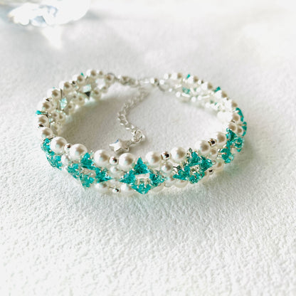 Handgefertigtes Perlen- und Aquamarinarmband