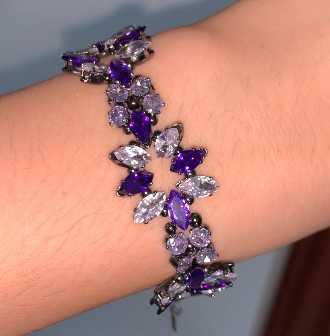 Handgefertigtes Perlen- und Aquamarinarmband