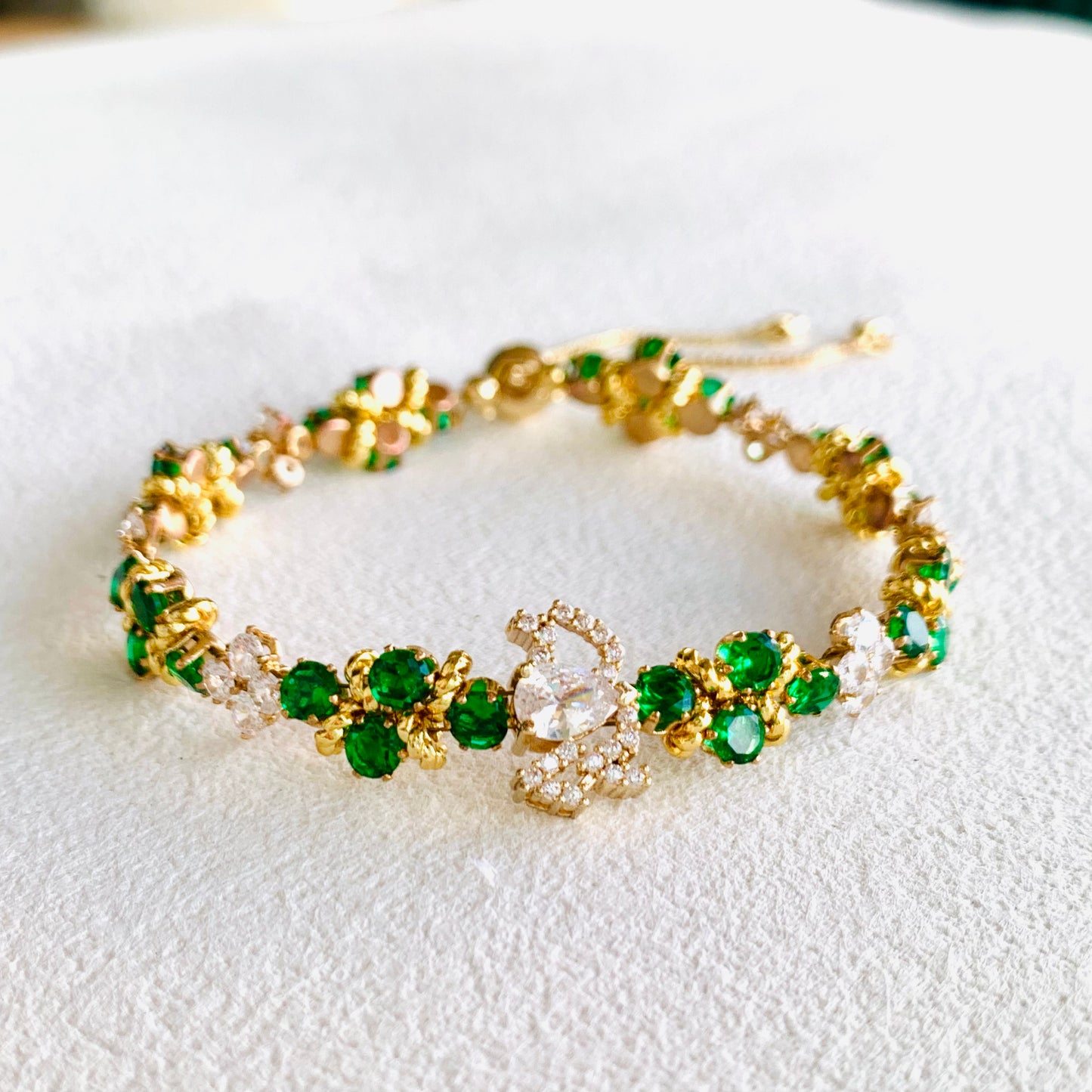 Handgefertigtes Perlen- und Aquamarinarmband