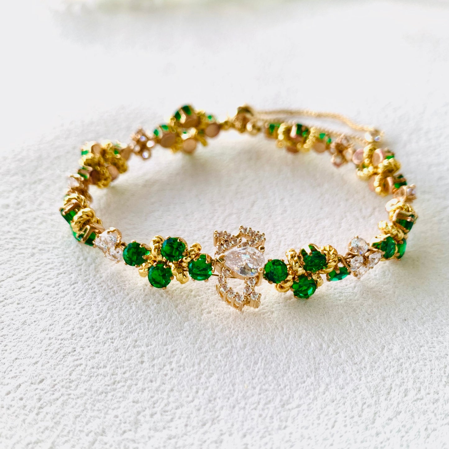 Handgefertigtes Perlen- und Aquamarinarmband