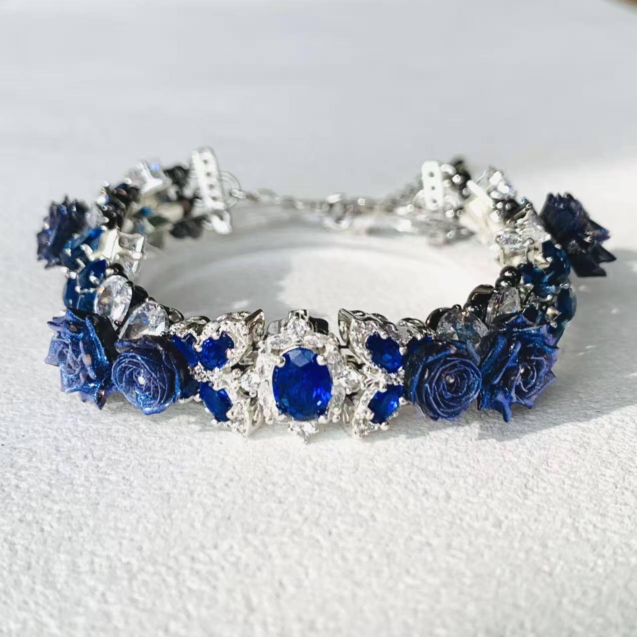 Handgefertigtes Perlen- und Aquamarinarmband