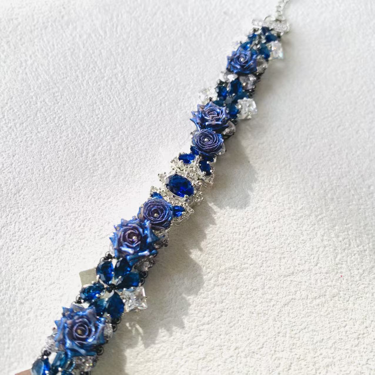 Handgefertigtes Perlen- und Aquamarinarmband