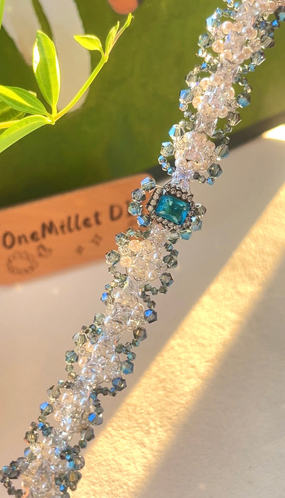 Handgefertigtes Perlen- und Aquamarinarmband