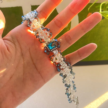 Handgefertigtes Perlen- und Aquamarinarmband