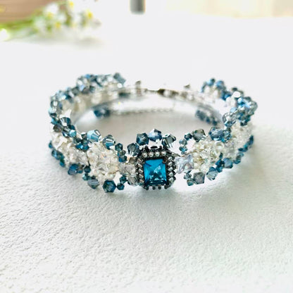 Handgefertigtes Perlen- und Aquamarinarmband