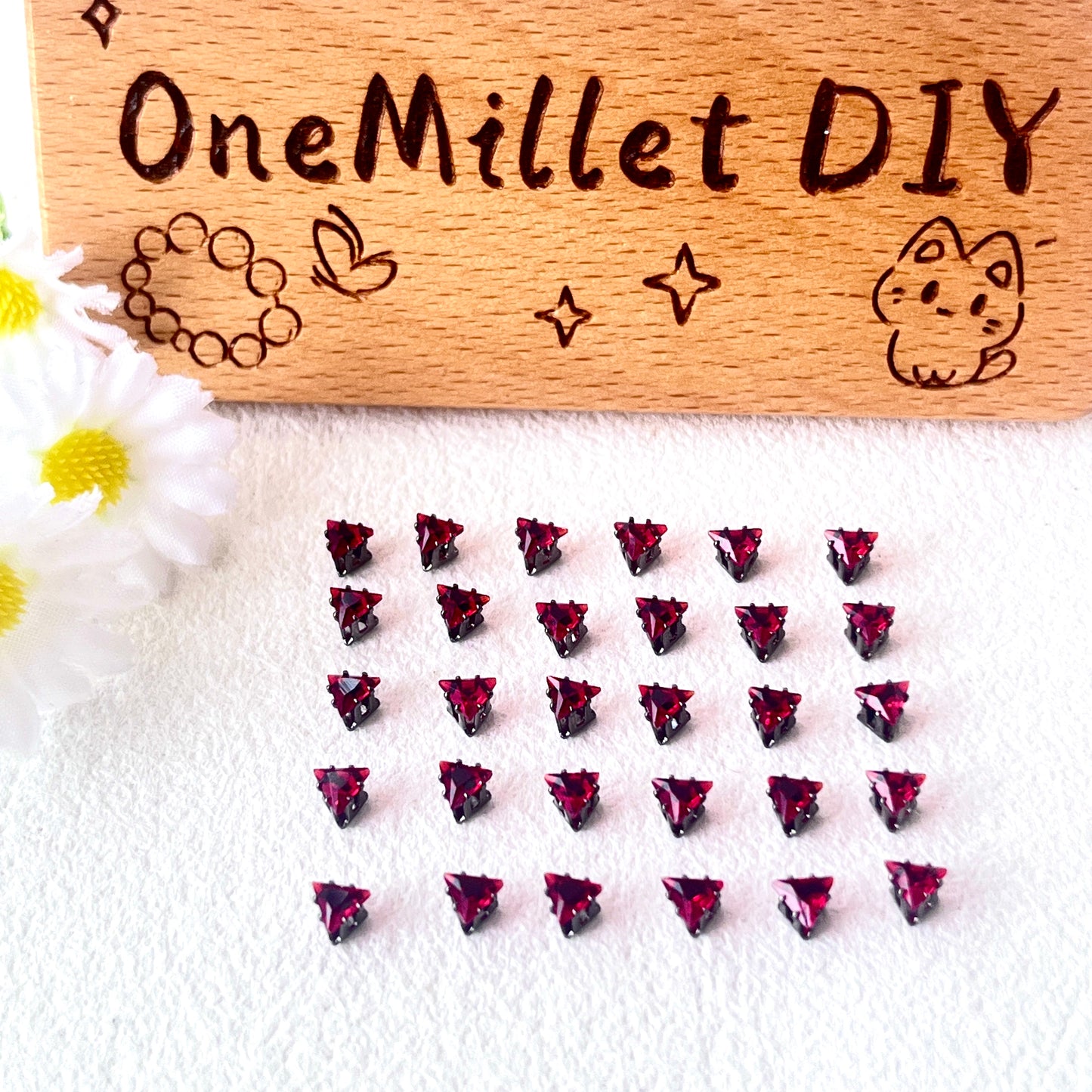 OneMillet Black-Base Triangle  Zirconia Stone 4mm