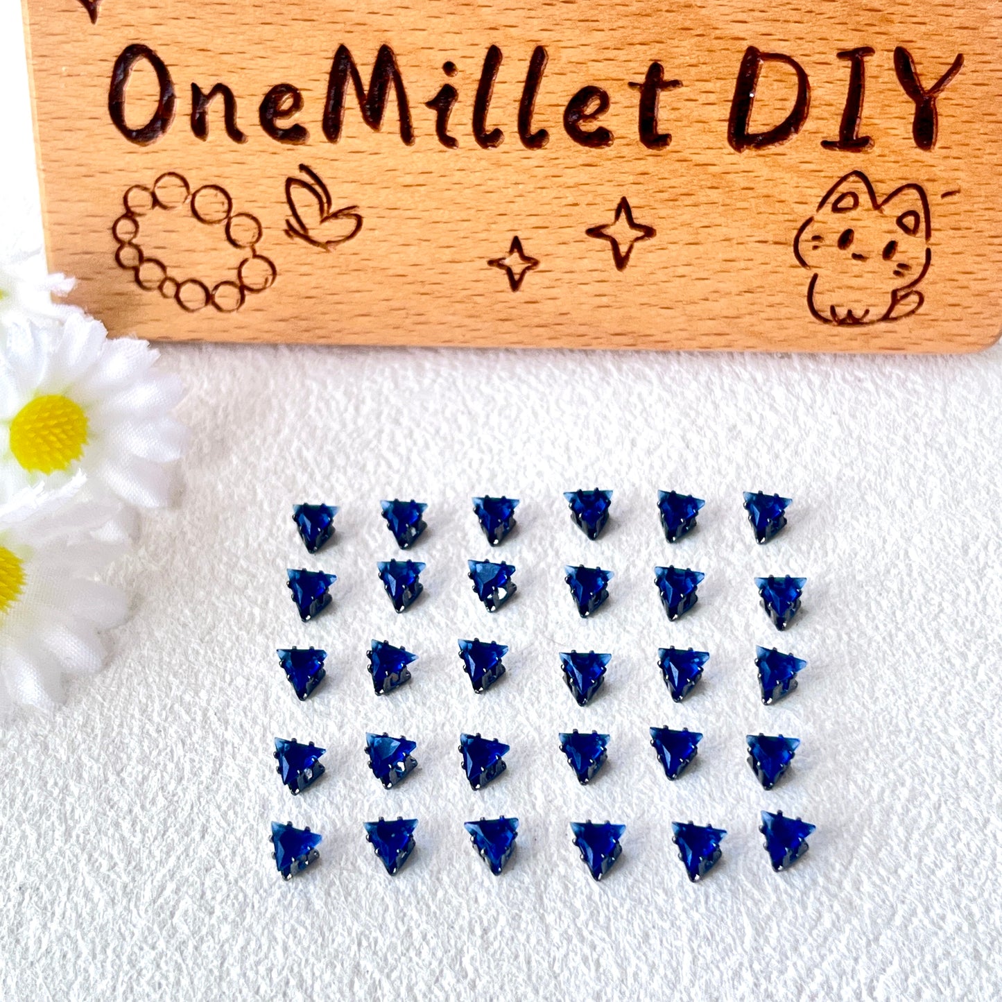 OneMillet Black-Base Triangle  Zirconia Stone 4mm