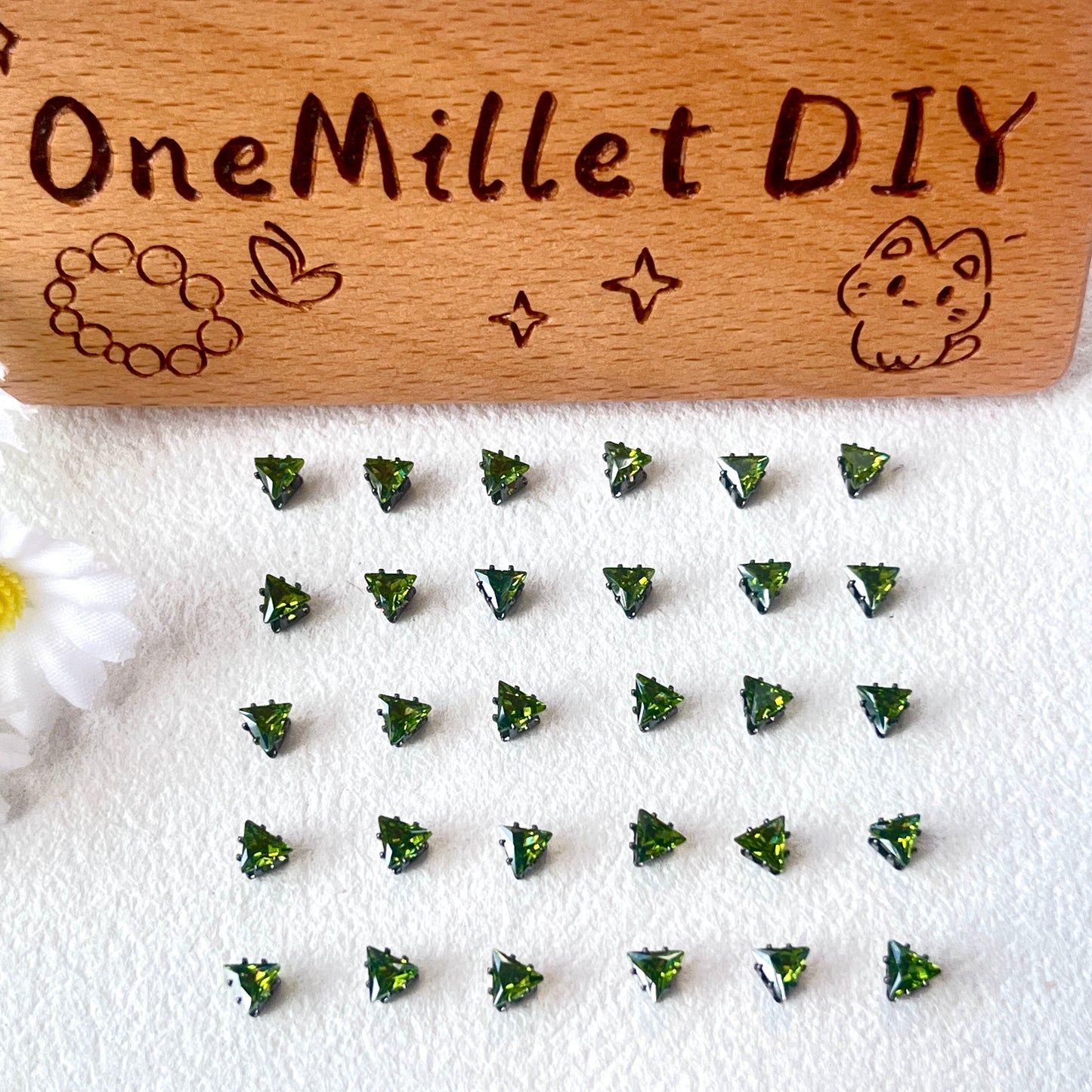 OneMillet Black-Base Triangle  Zirconia Stone 4mm