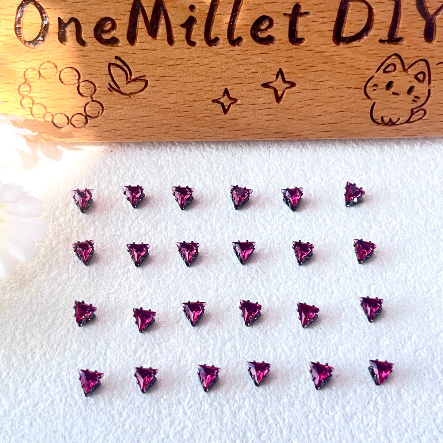 OneMillet Black-Base Triangle  Zirconia Stone 4mm