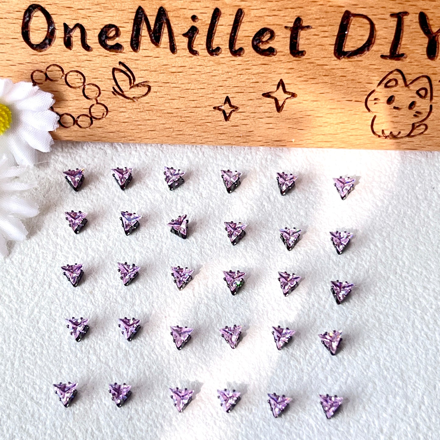 OneMillet Black-Base Triangle  Zirconia Stone 4mm