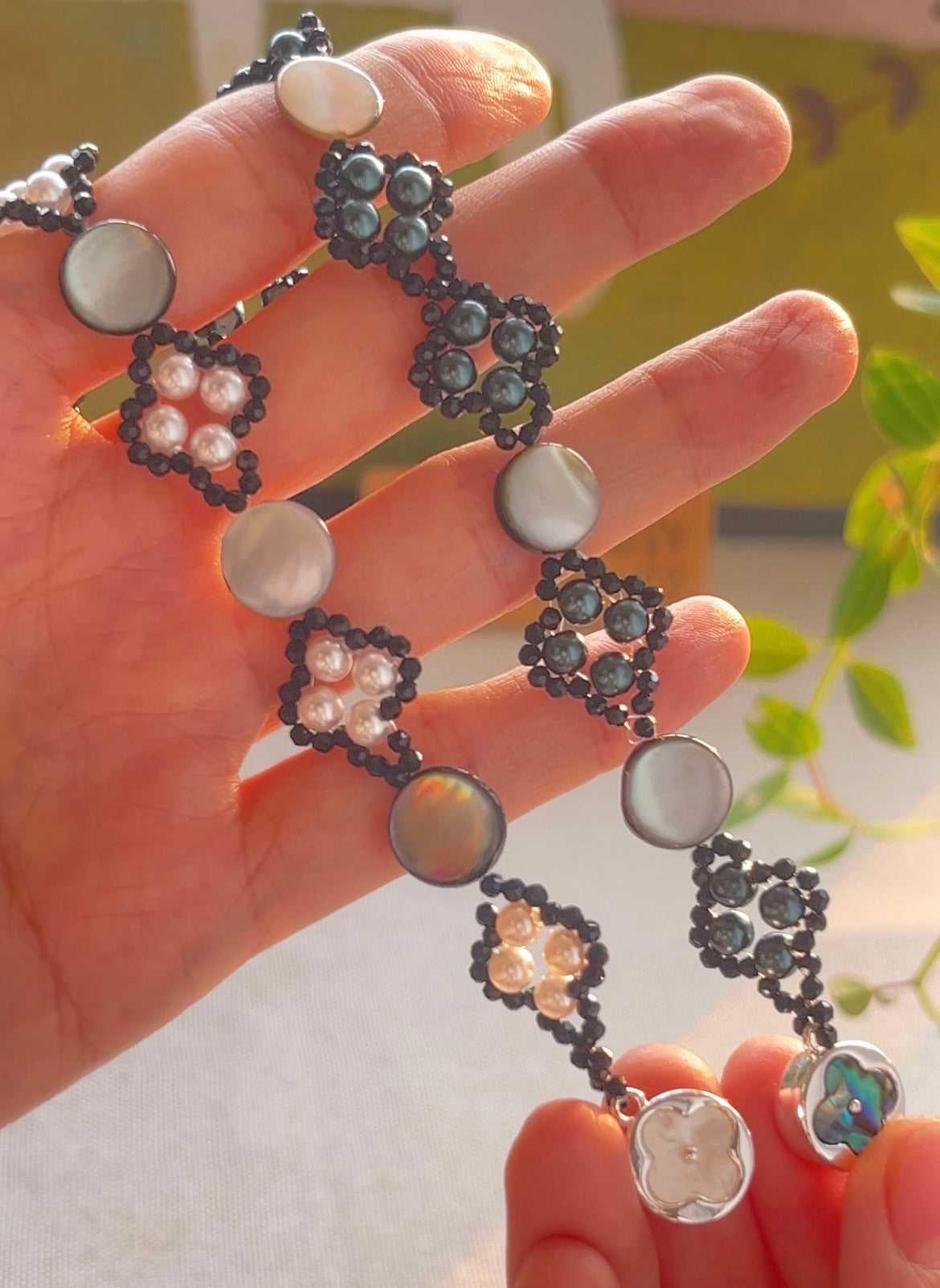 Handgefertigtes Perlen- und Aquamarinarmband