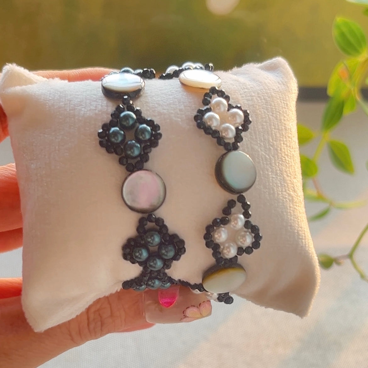 Handgefertigtes Perlen- und Aquamarinarmband