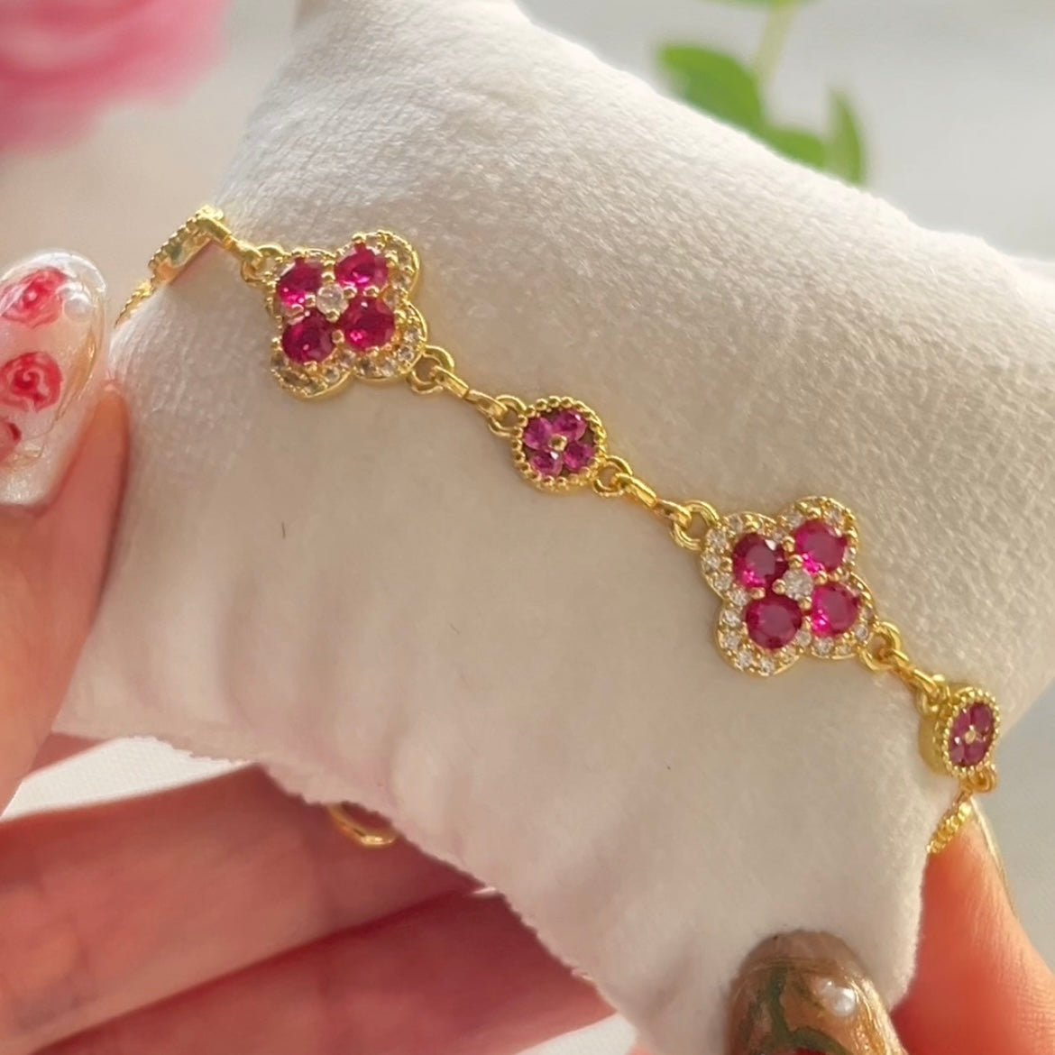 Handgefertigtes Perlen- und Aquamarinarmband