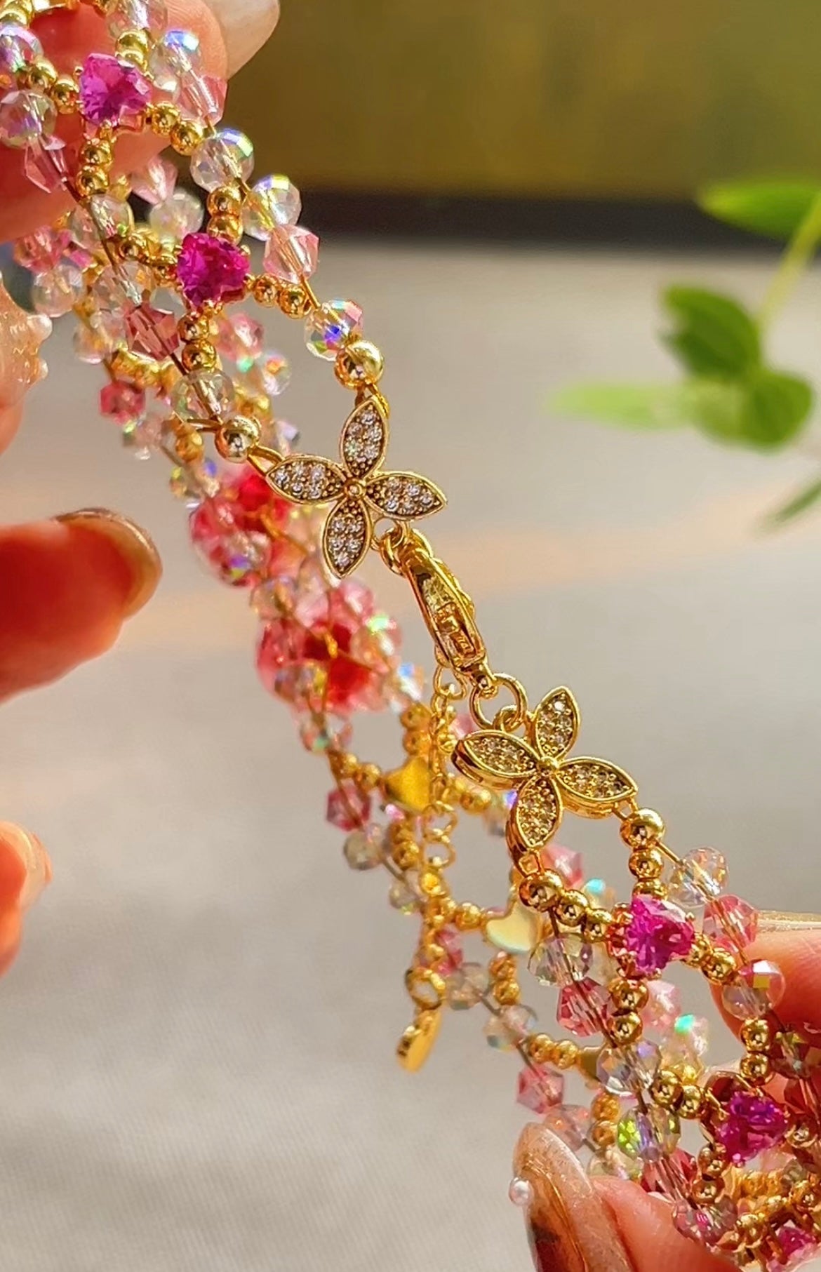 Handgefertigtes Perlen- und Aquamarinarmband