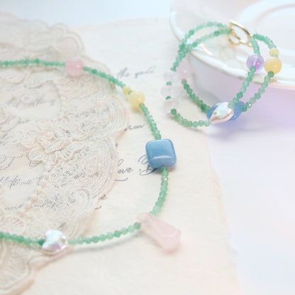 Conjunto de collar y pulsera de oro de 18 quilates con ágata blanca, cuarzo, jade amarillo, perlas naturales y piedras preciosas verdes