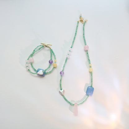 Conjunto de collar y pulsera de oro de 18 quilates con ágata blanca, cuarzo, jade amarillo, perlas naturales y piedras preciosas verdes