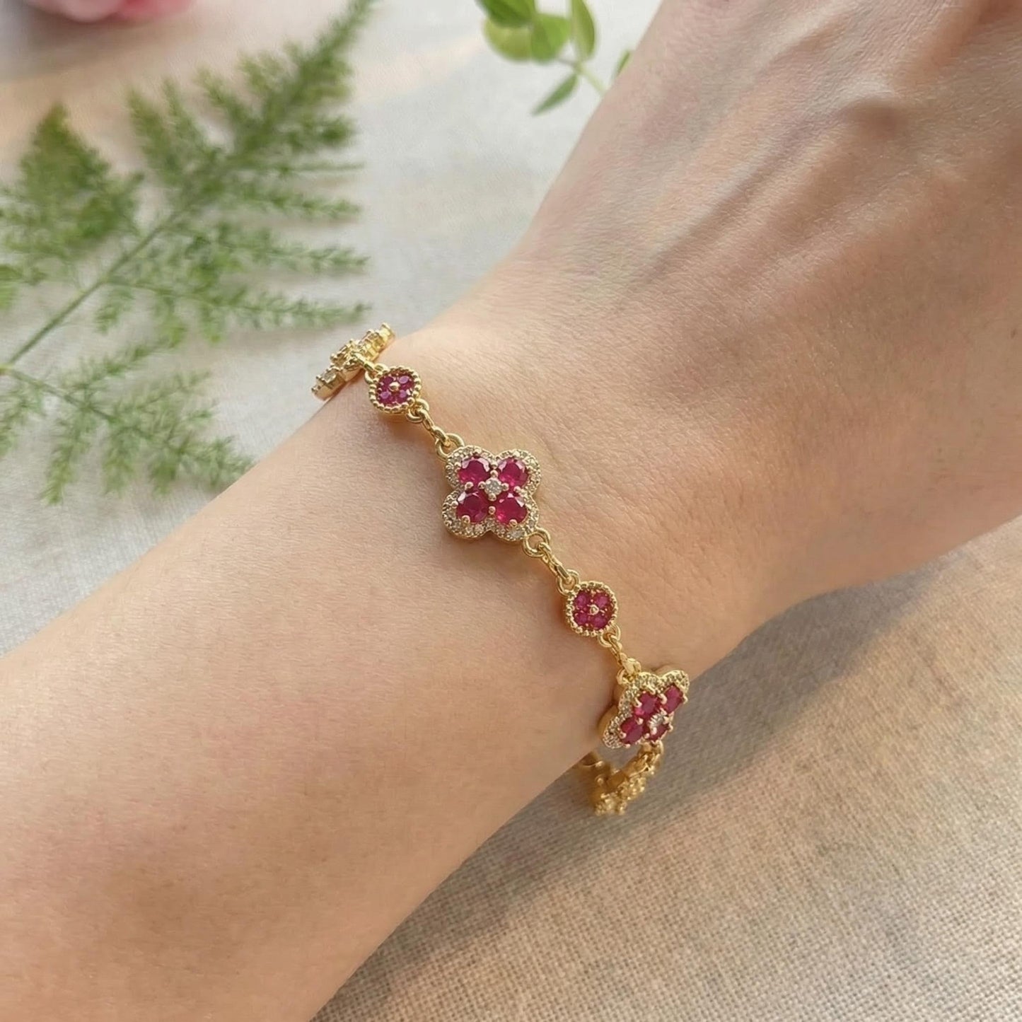 Handgefertigtes Perlen- und Aquamarinarmband