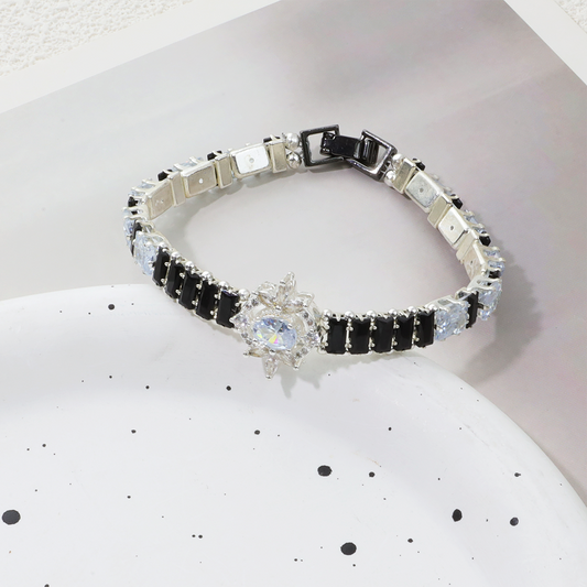 Handgefertigtes Perlen- und Aquamarinarmband