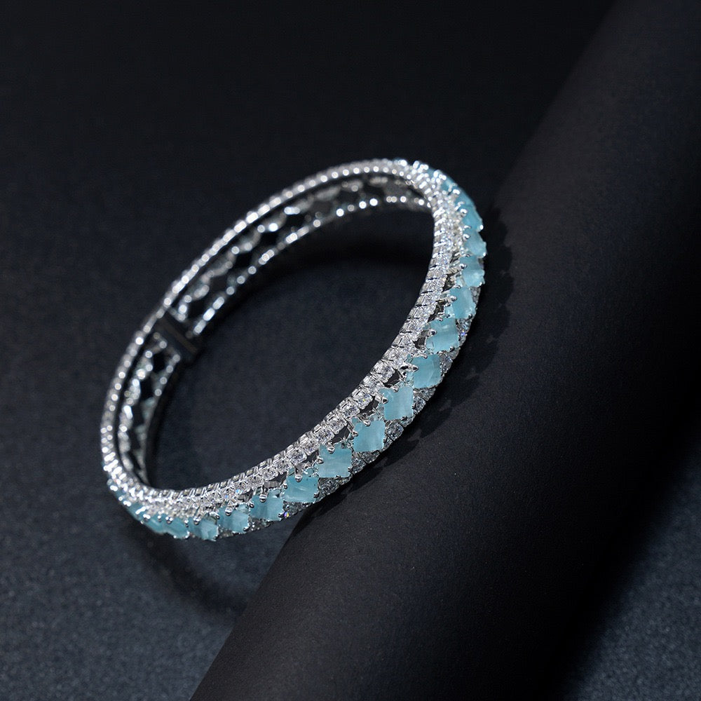 Pulsera de aguamarina y perla hecha a mano