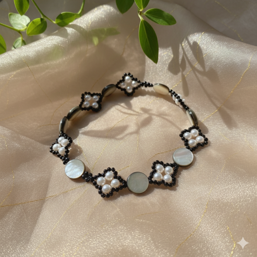 Handgefertigtes Perlen- und Aquamarinarmband