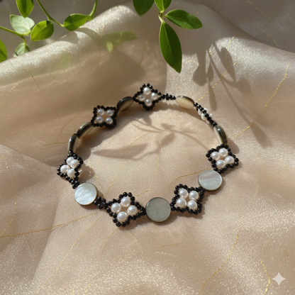 Handgefertigtes Perlen- und Aquamarinarmband