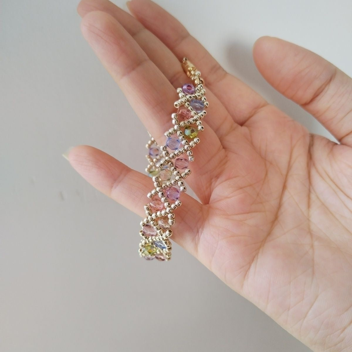 Pulsera de cuentas checas de caramelo hecha a mano: joyería personalizada única