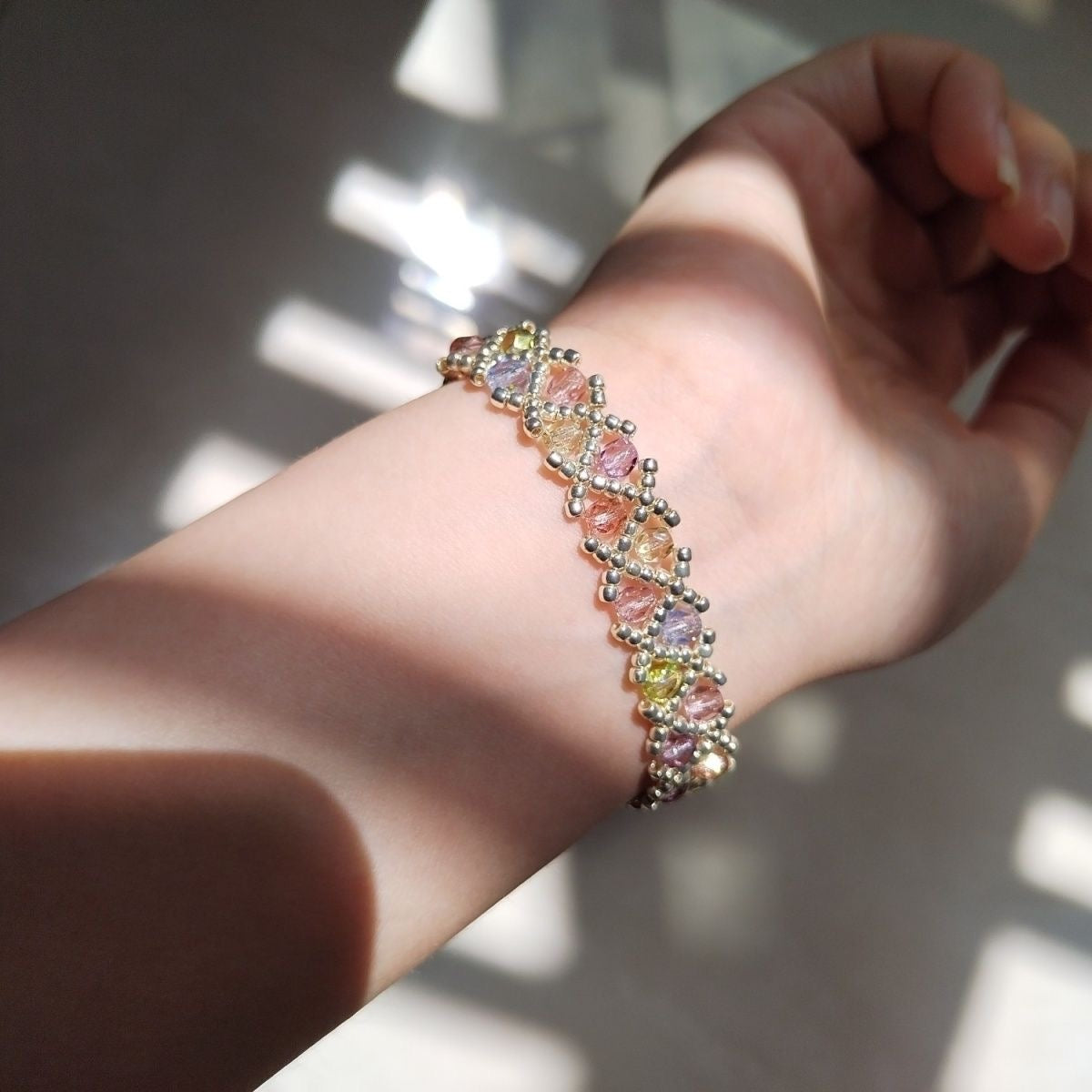 Pulsera de cuentas checas de caramelo hecha a mano: joyería personalizada única