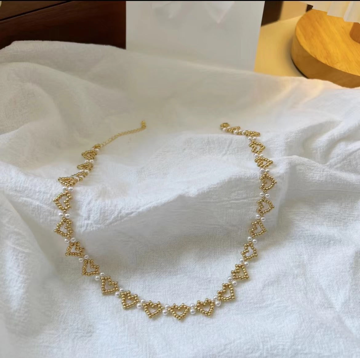 Collar de perlas hecho a mano con cuentas en forma de corazón