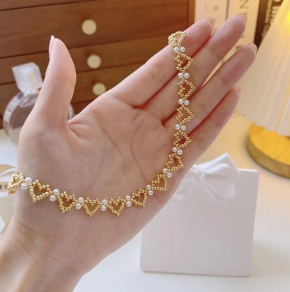 Collar de perlas hecho a mano con cuentas en forma de corazón