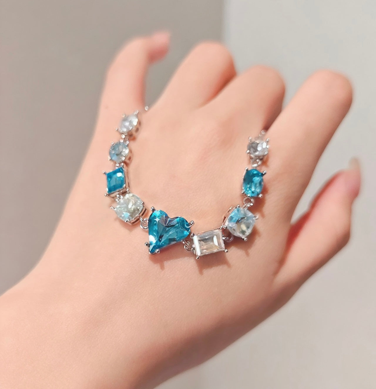 Pulsera de aguamarina y perla hecha a mano