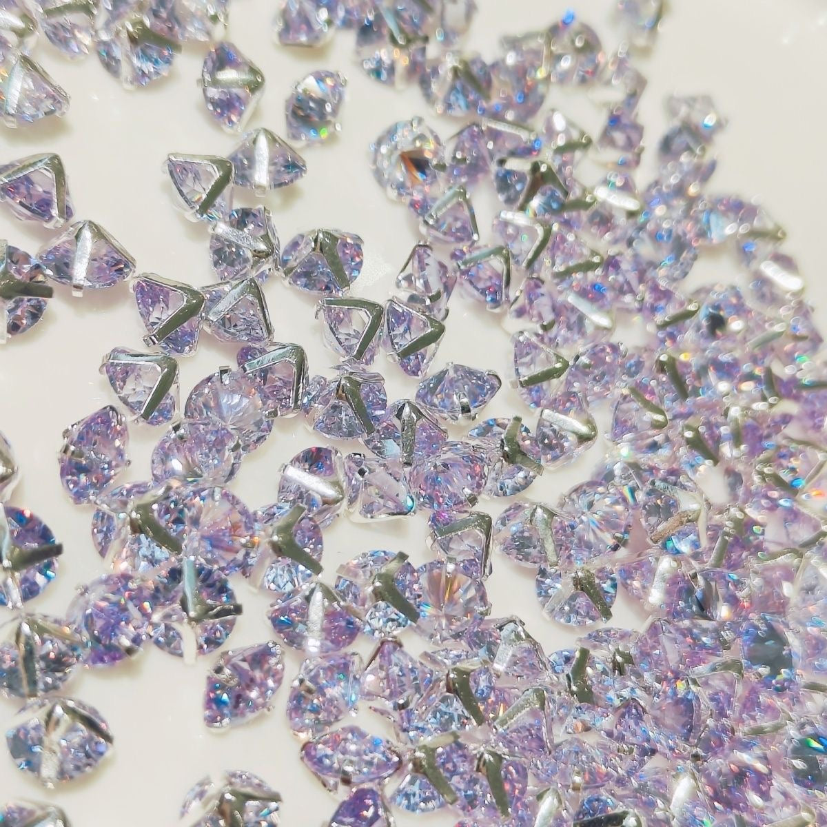 OneMillet 3A Grade Round Reverse-Clamp Zircon 6MM