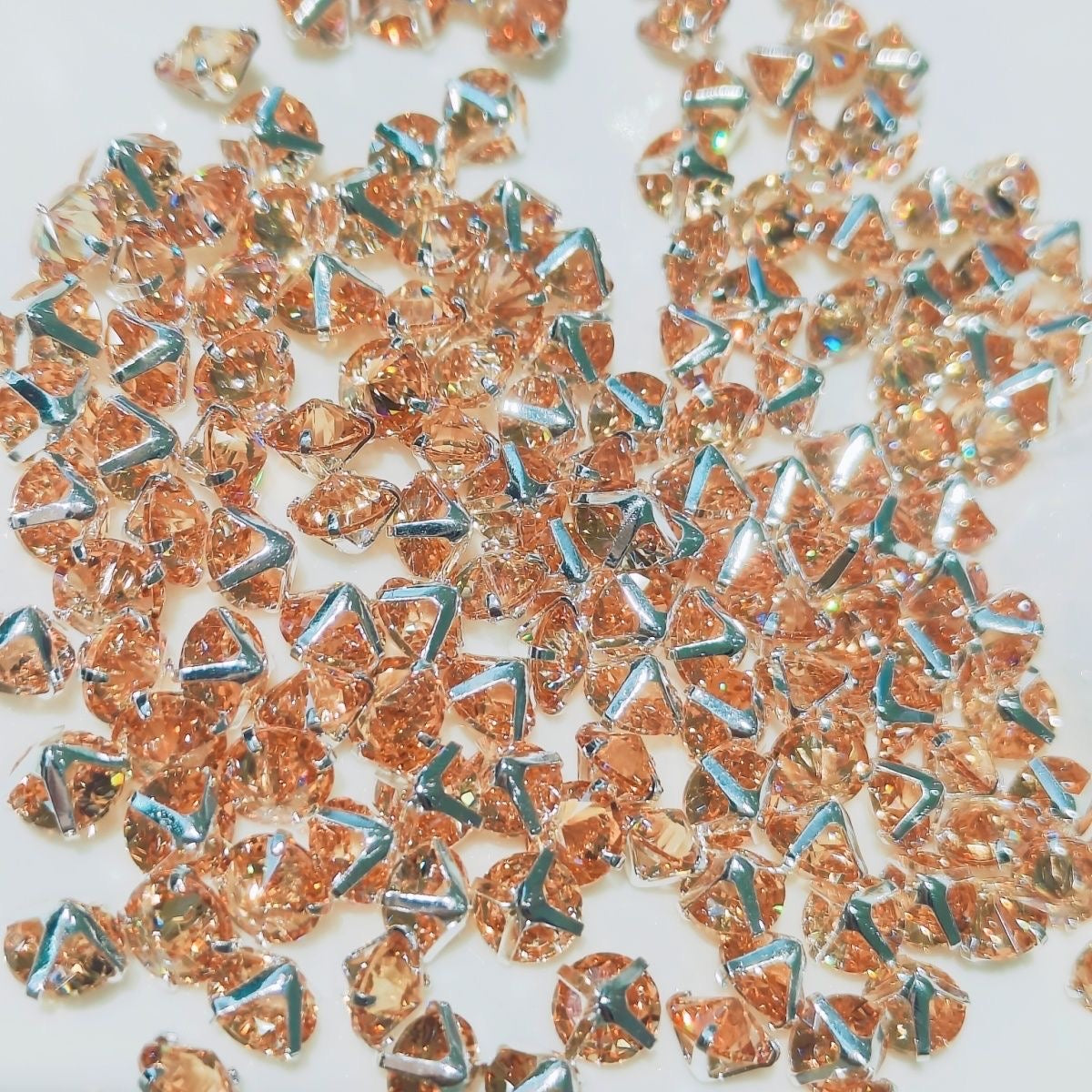 OneMillet 3A Grade Round Reverse-Clamp Zircon 6MM