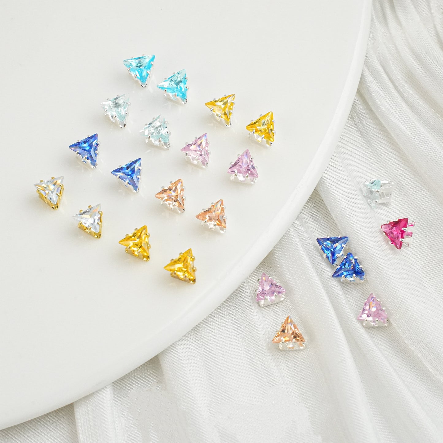 OneMillet Triangle Zirconia Beads 4MM