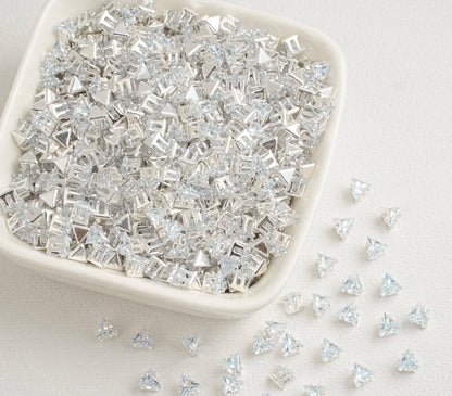 OneMillet Triangle Zirconia Beads 4MM