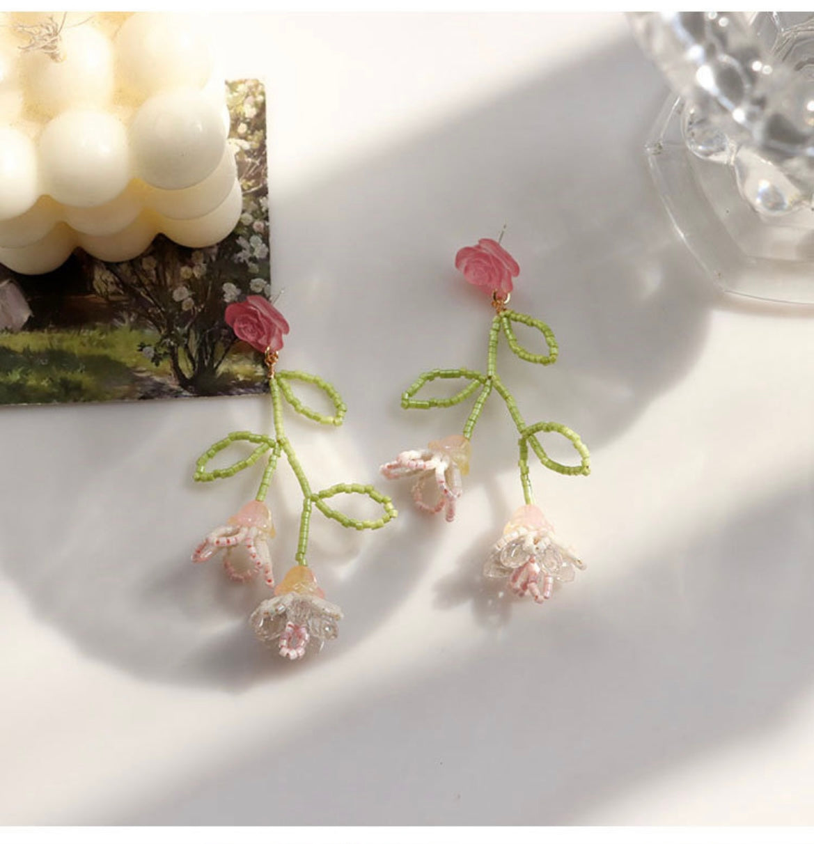 Pendientes de plata de ley hechos a mano con cuentas de flores 