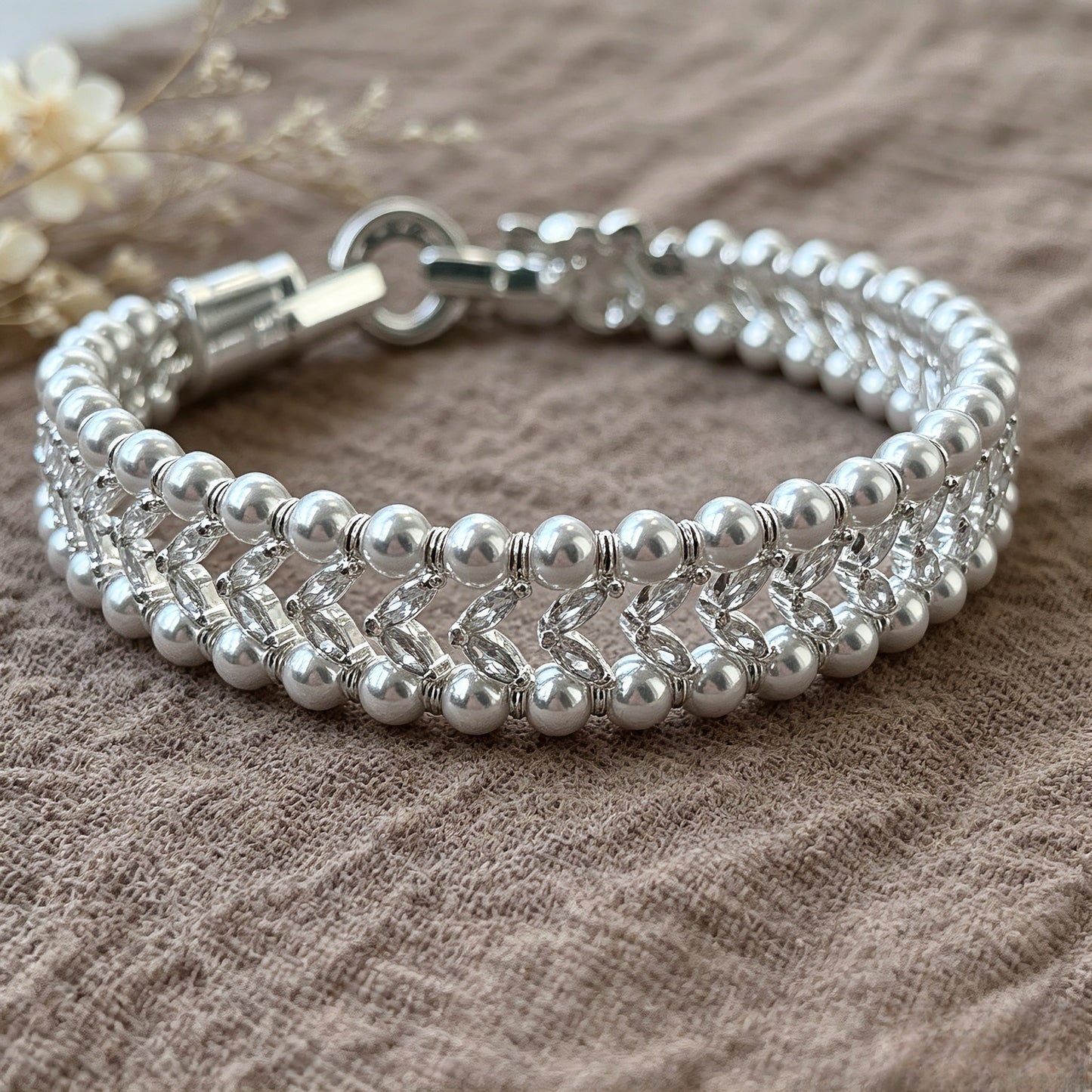 Handgefertigtes Perlen- und Aquamarinarmband