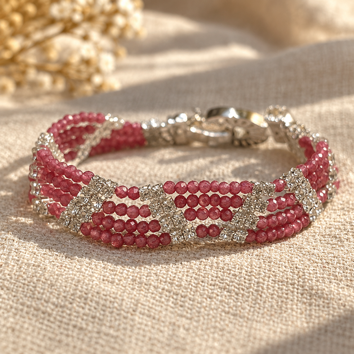 Handgefertigtes Perlen- und Aquamarinarmband