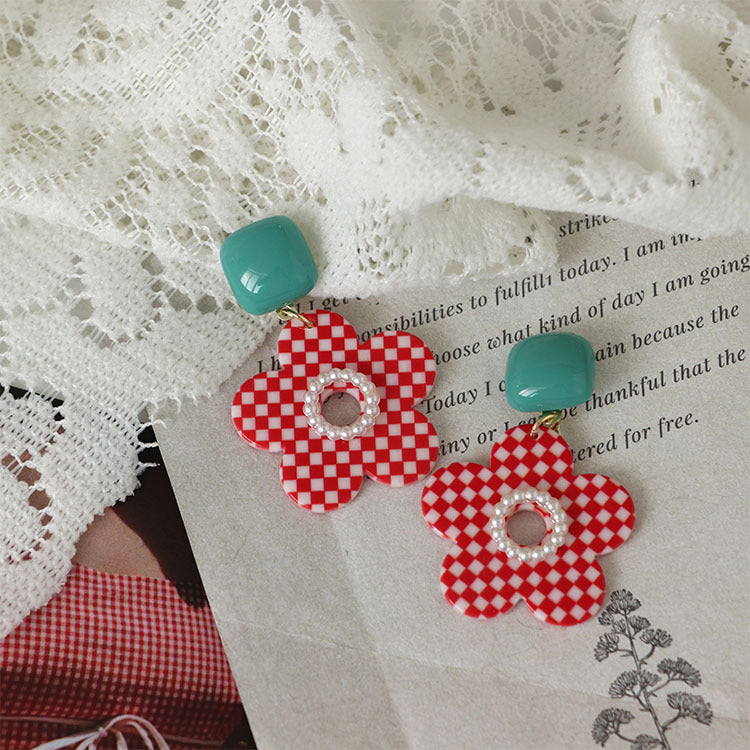 Pendientes de perlas con cuadros escoceses