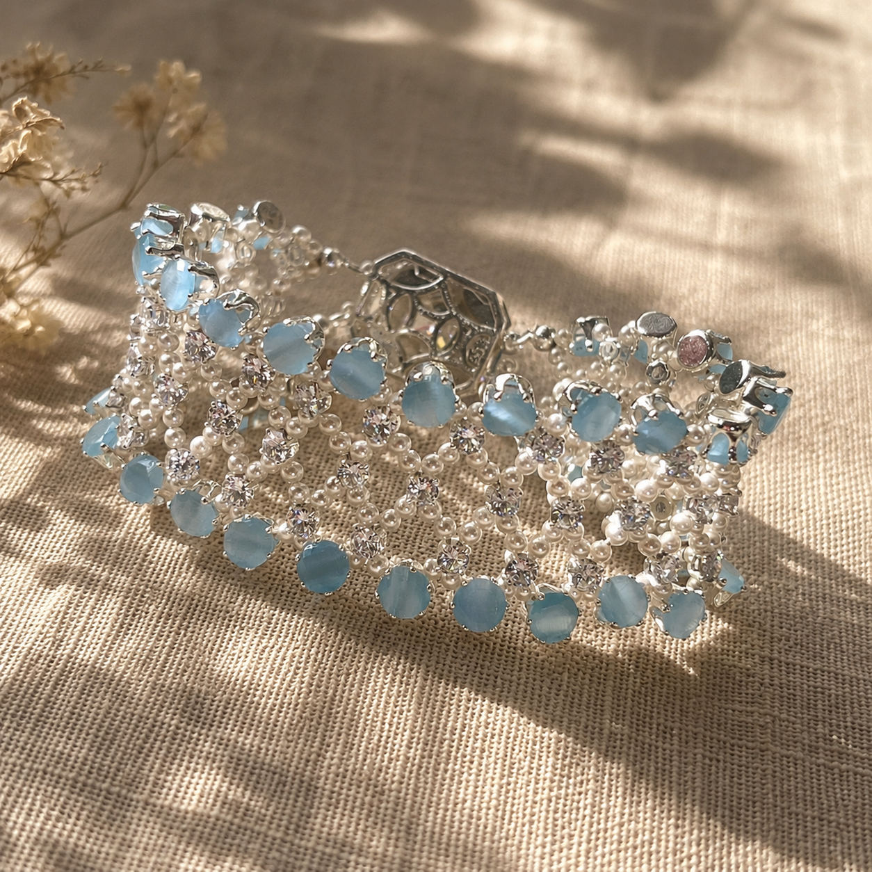 Handgefertigtes Perlen- und Aquamarinarmband