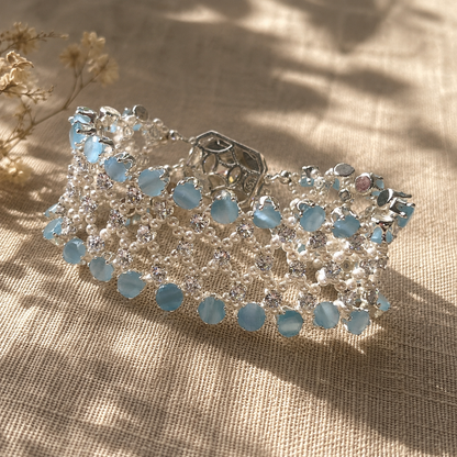 Handgefertigtes Perlen- und Aquamarinarmband