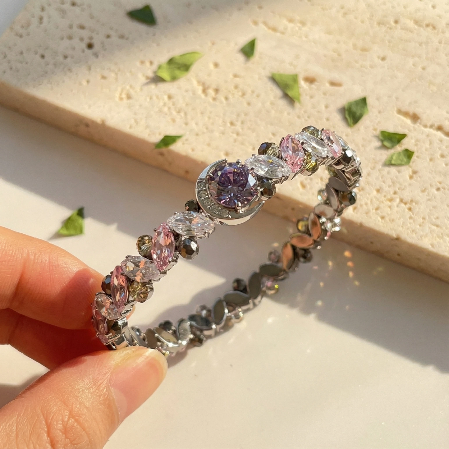 Handgefertigtes Perlen- und Aquamarinarmband