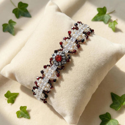 Handgefertigtes Perlen- und Aquamarinarmband