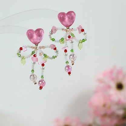 Pendientes de cuentas de corazón rosa con lazo de mariposa de colores en plata de ley